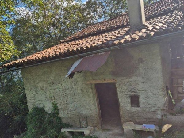 casa indipendente in vendita ad Angolo Terme in zona Anfurro