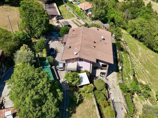 casa indipendente in vendita ad Angolo Terme in zona Anfurro