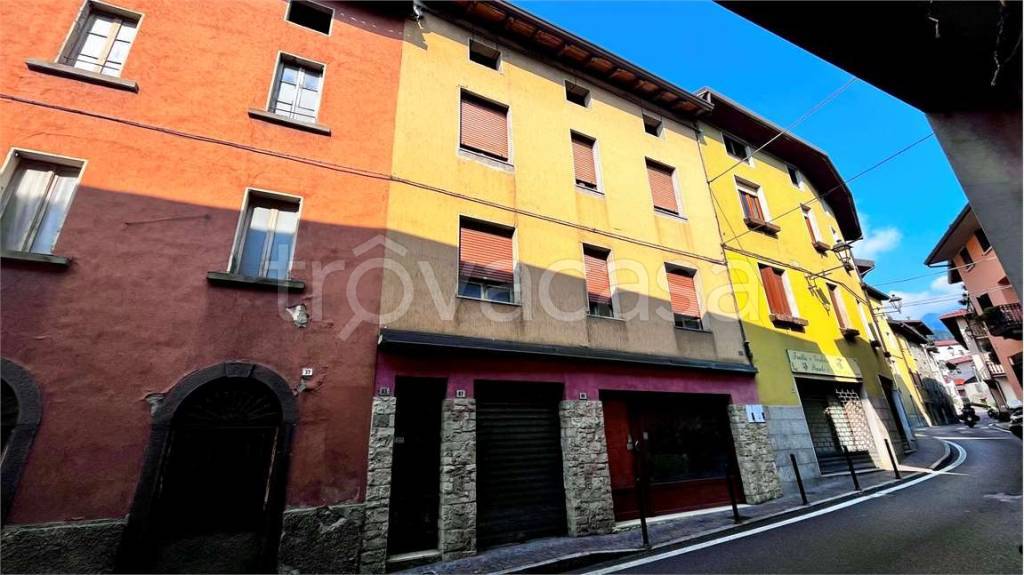 casa indipendente in vendita ad Angolo Terme in zona Mazzunno