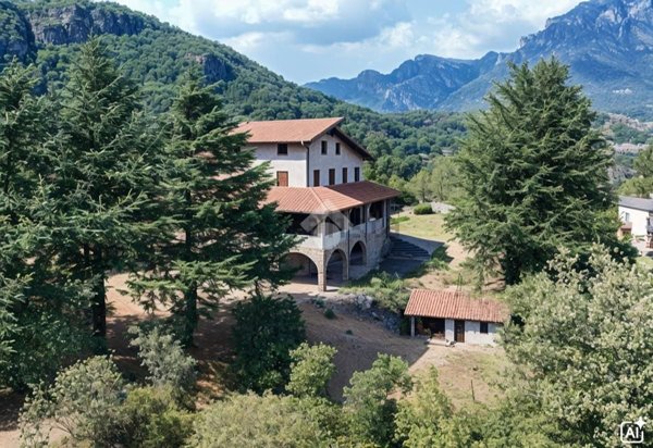 casa indipendente in vendita ad Angolo Terme in zona Anfurro