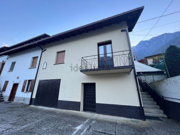 appartamento in vendita ad Angolo Terme in zona Mazzunno