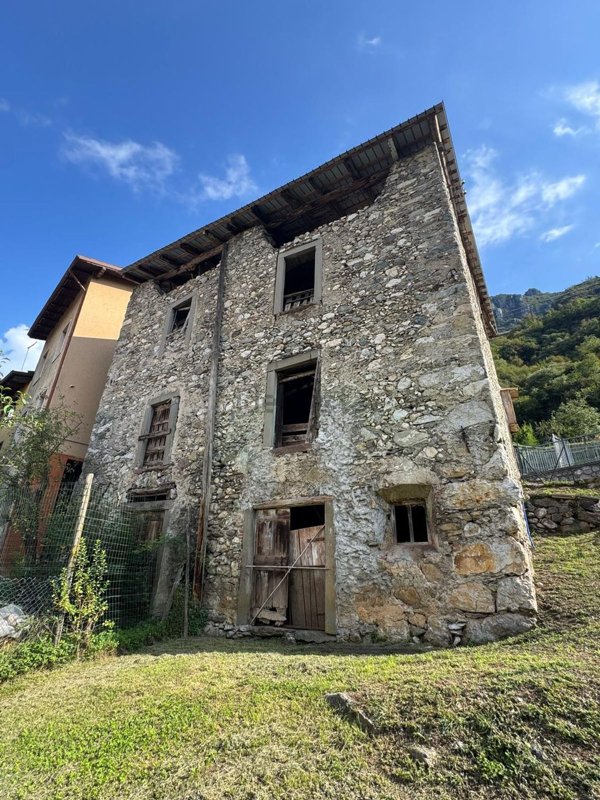casale in vendita ad Angolo Terme in zona Anfurro