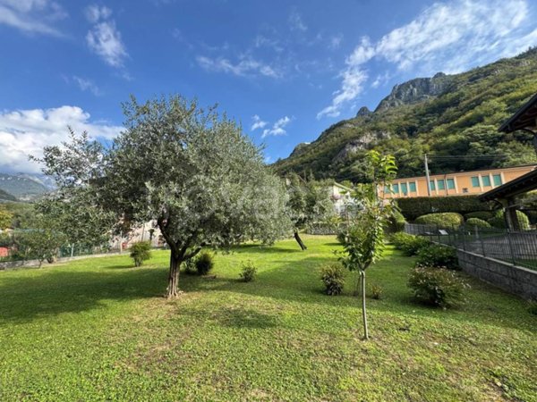 casa indipendente in vendita ad Angolo Terme in zona Anfurro