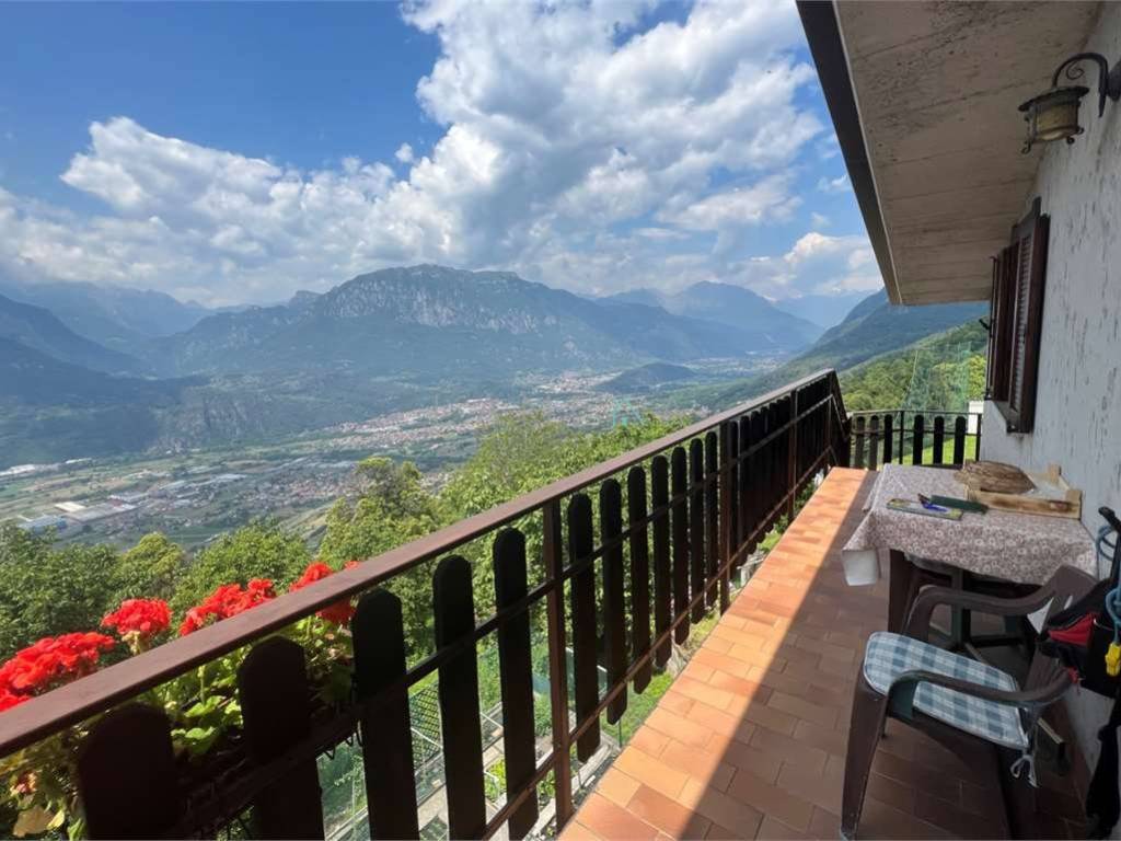 casa indipendente in vendita ad Artogne in zona Piazze