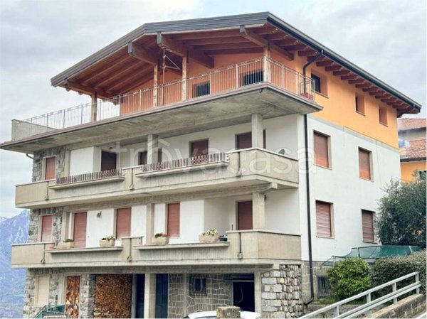 appartamento in vendita ad Artogne in zona Piazze