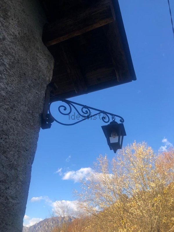 casa indipendente in vendita ad Artogne in zona Piazze
