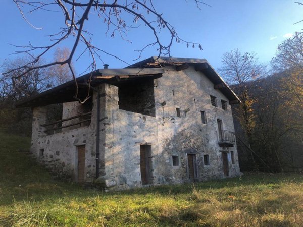 casa indipendente in vendita ad Artogne in zona Piazze