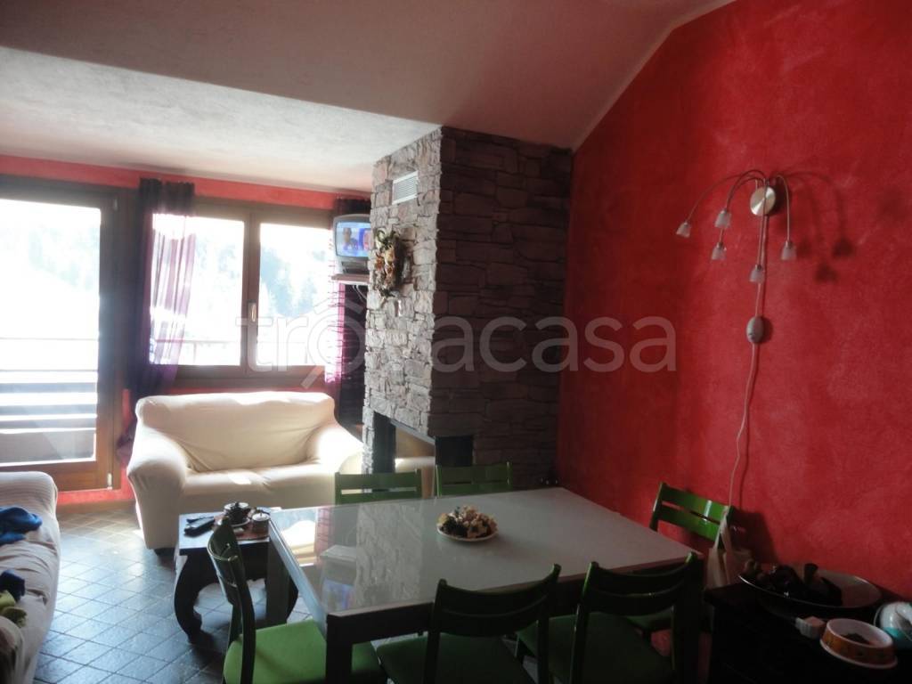 appartamento in vendita ad Artogne in zona Montecampione