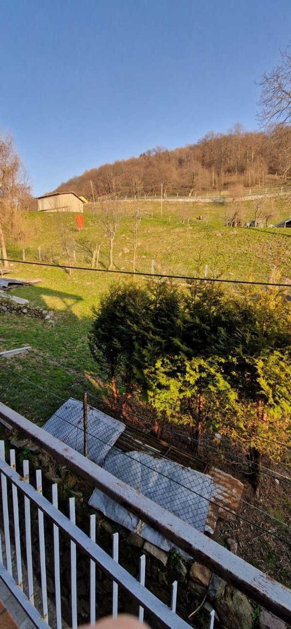 casa indipendente in vendita ad Artogne in zona Piazze