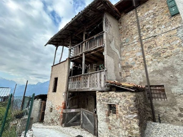 casale in vendita ad Artogne in zona Piazze