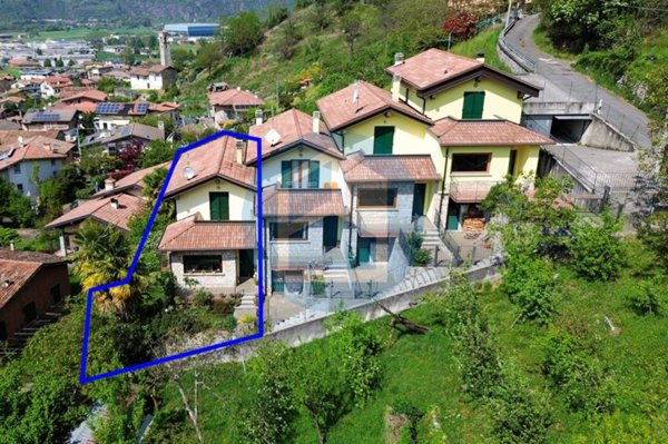 casa indipendente in vendita ad Artogne in zona Piazze