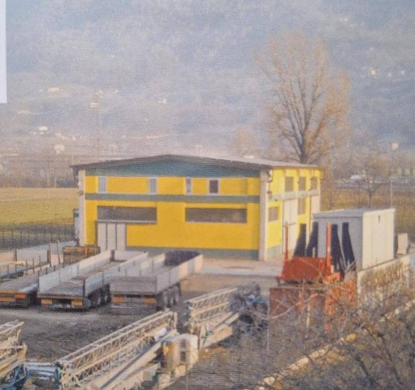 locale commerciale in vendita ad Artogne in zona Piazze