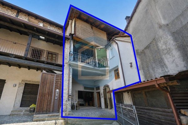 casa indipendente in vendita ad Artogne in zona Piazze