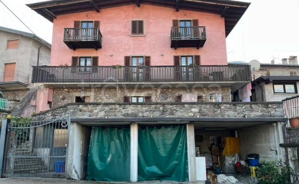 appartamento in vendita ad Artogne in zona Piazze