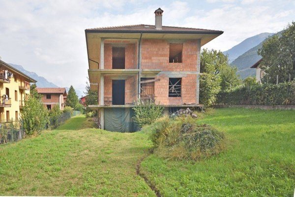 casa indipendente in vendita ad Artogne in zona Piazze
