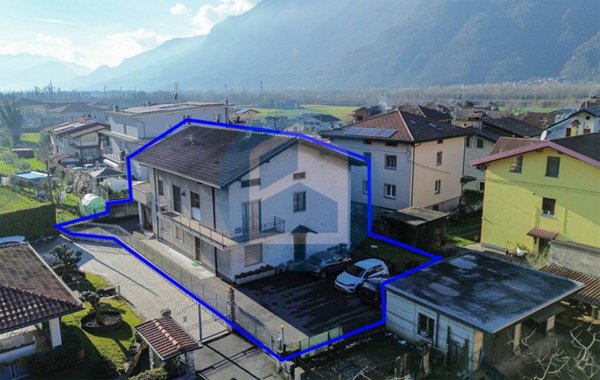 casa indipendente in vendita ad Artogne in zona Piazze