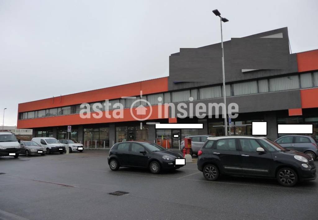 locale commerciale in vendita a Caselle Torinese