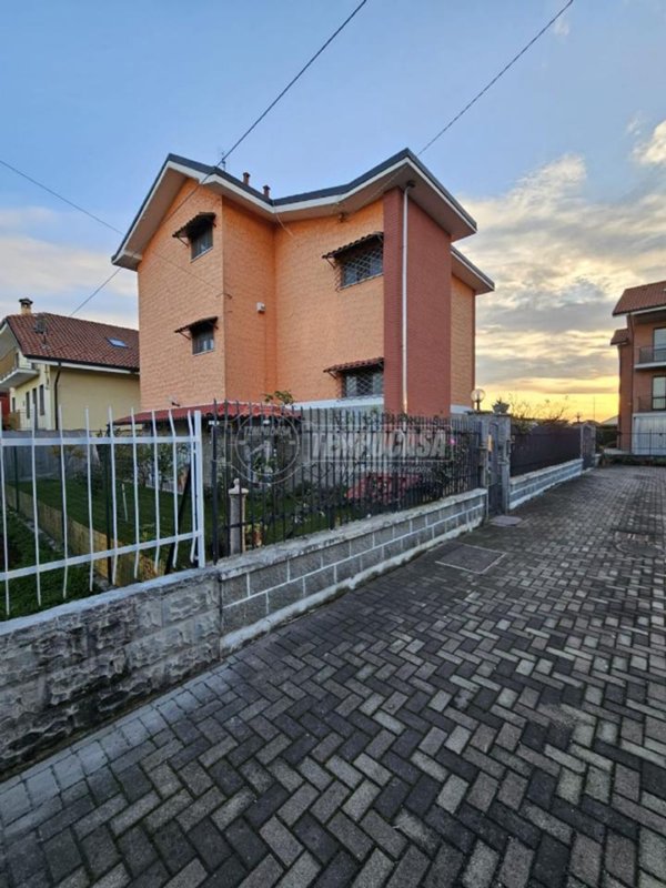 casa indipendente in vendita a Caselle Torinese