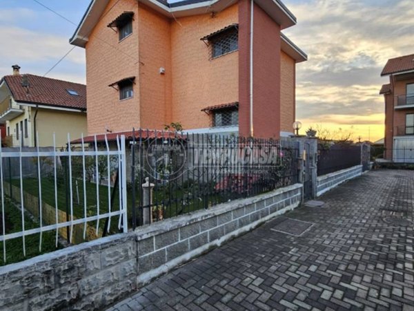 casa indipendente in vendita a Caselle Torinese