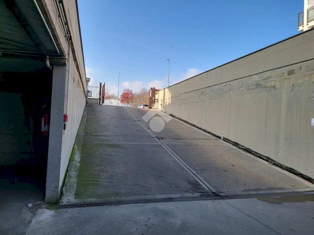 locale di sgombero in vendita a Caselle Torinese