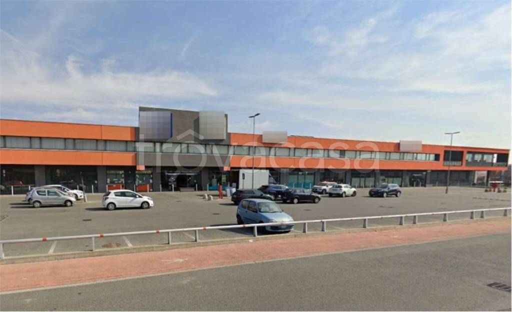 locale commerciale in vendita a Caselle Torinese