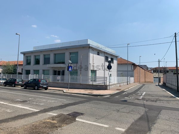 locale commerciale in vendita a Caselle Torinese