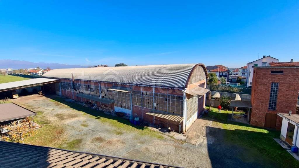 locale commerciale in vendita a Caselle Torinese