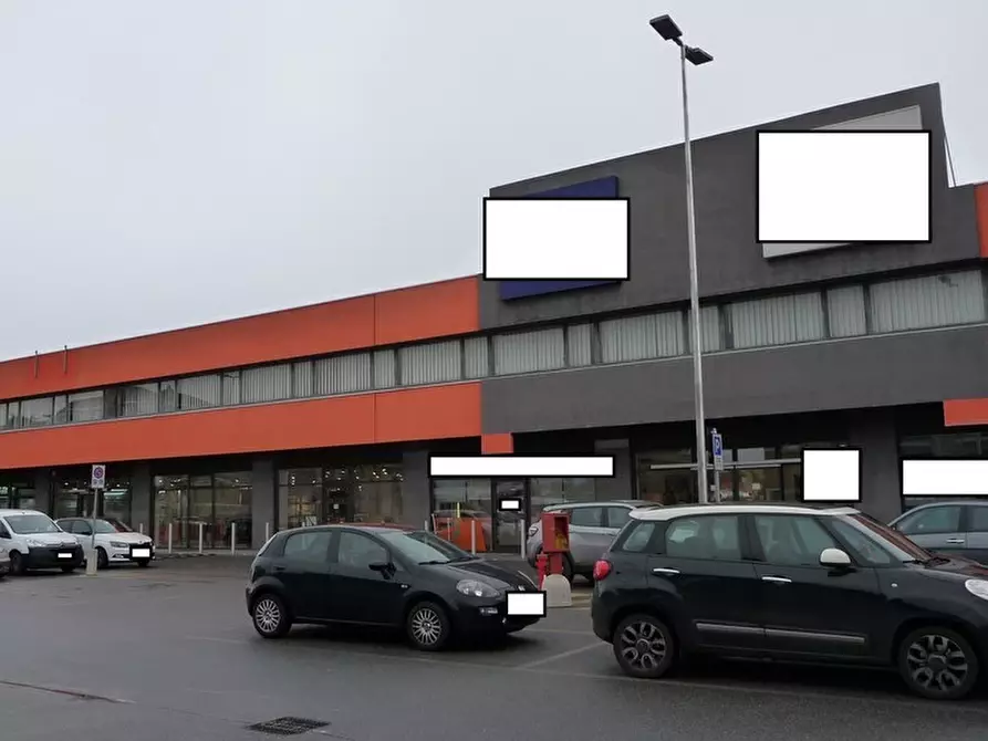 locale commerciale in vendita a Caselle Torinese