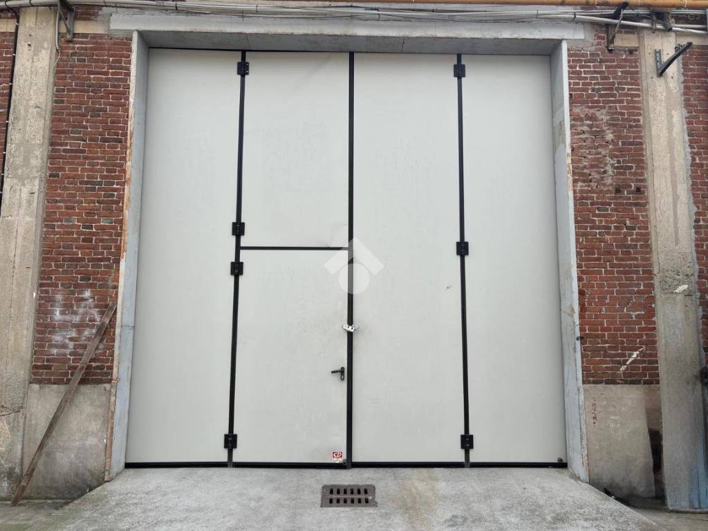 locale commerciale in vendita a Caselle Torinese