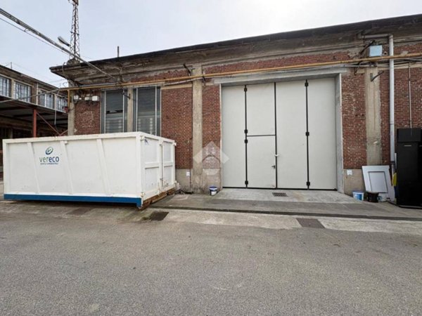 locale commerciale in vendita a Caselle Torinese