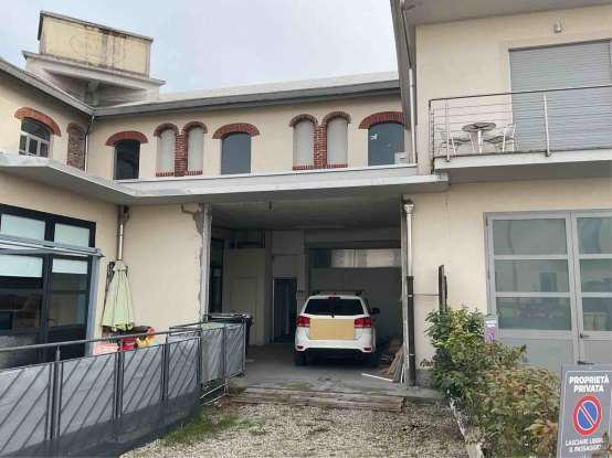 locale di sgombero in vendita a Caselle Torinese