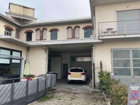 locale commerciale in vendita a Caselle Torinese