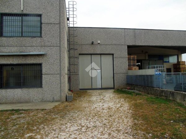 locale commerciale in vendita ad Azzano Mella
