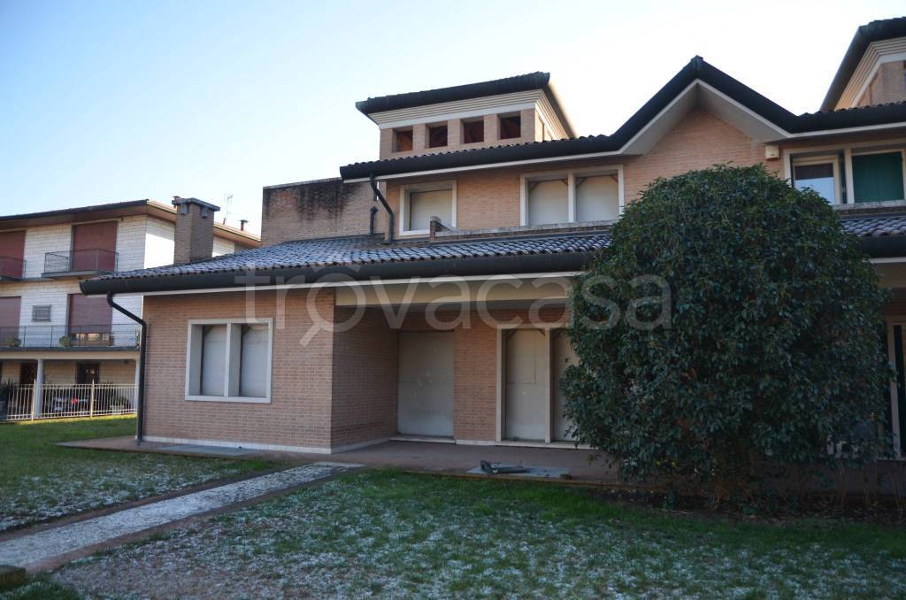 casa indipendente in vendita ad Azzano Mella
