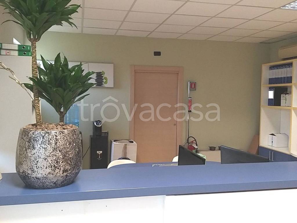 locale commerciale in vendita ad Azzano Mella