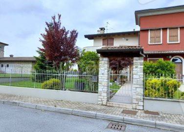 casa indipendente in vendita ad Azzano Mella