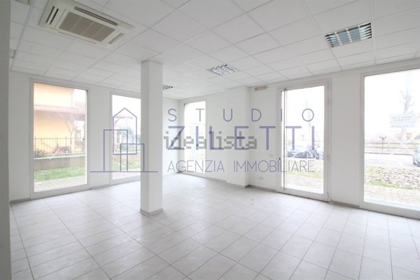 negozio in vendita ad Azzano Mella