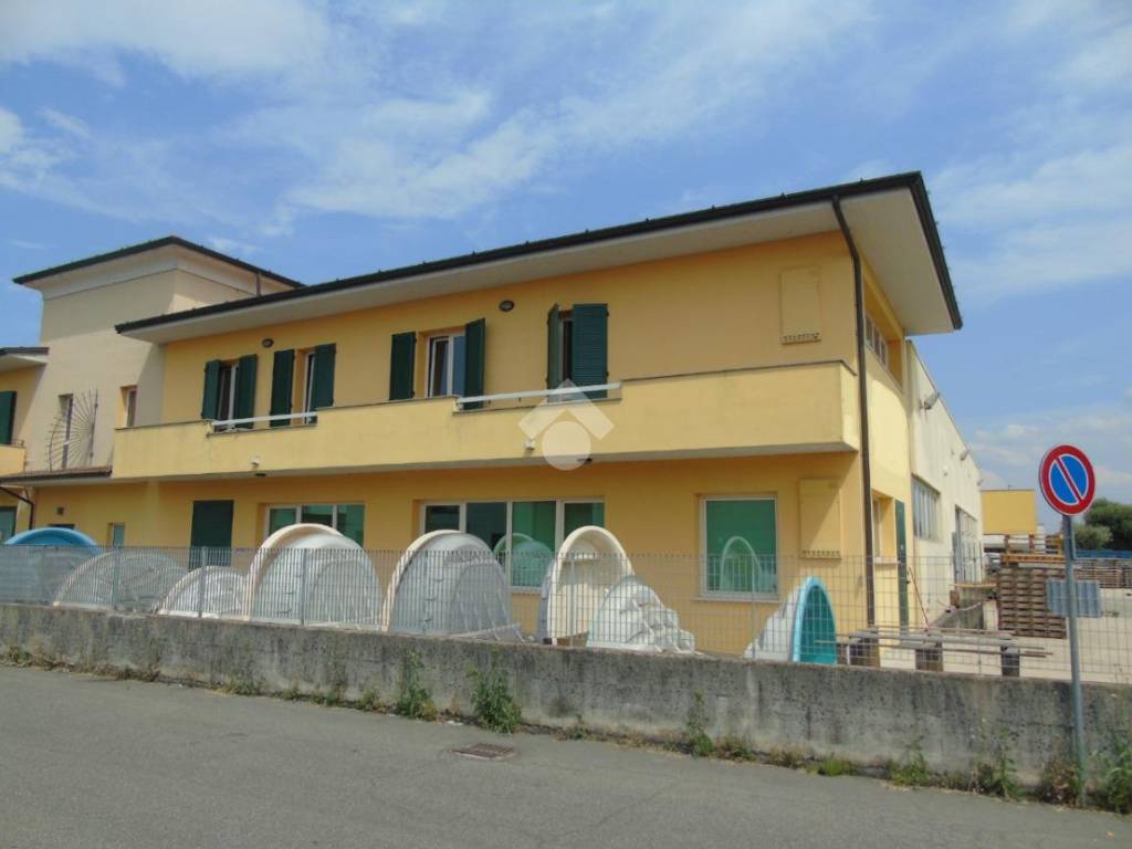 locale commerciale in vendita ad Azzano Mella