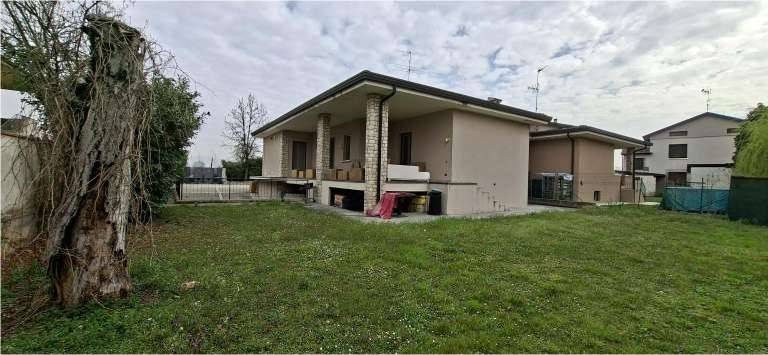 casa indipendente in vendita ad Azzano Mella
