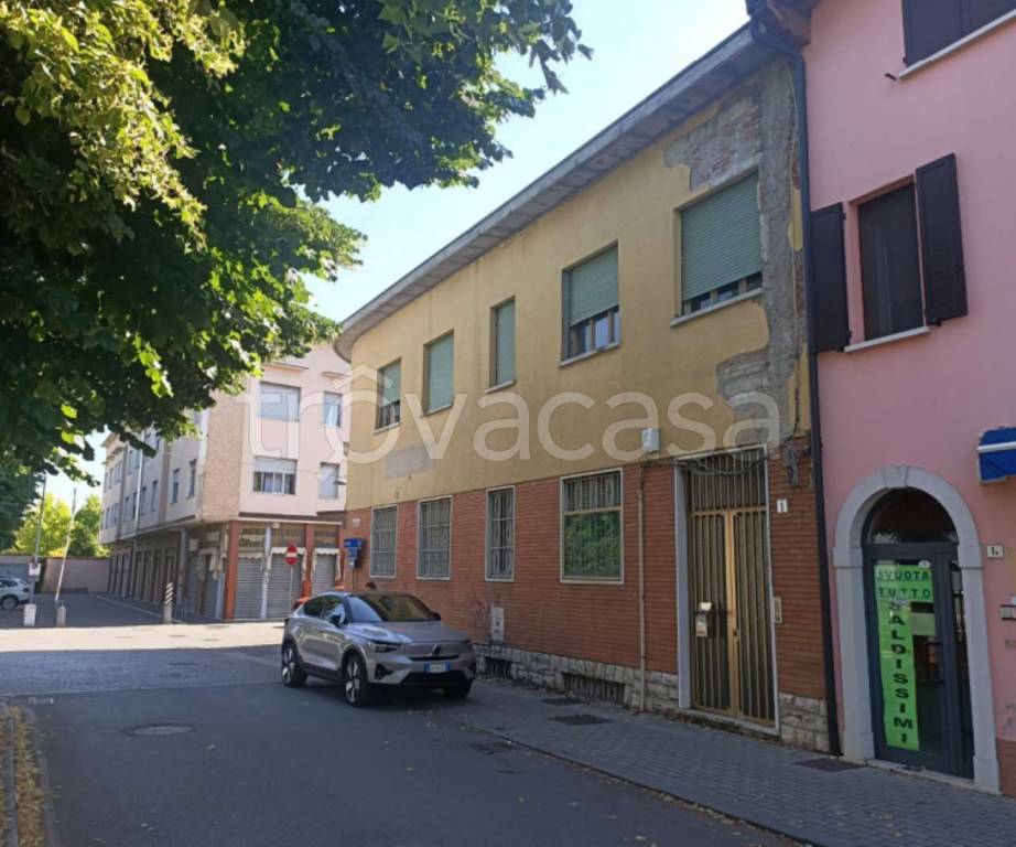 locale di sgombero in vendita a Bagnolo Mella