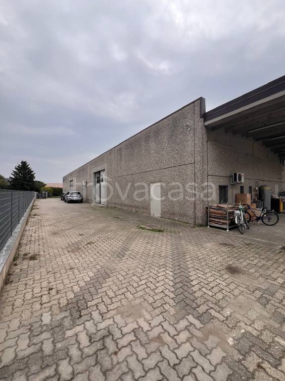 locale commerciale in vendita a Bagnolo Mella