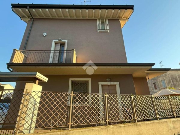 casa indipendente in vendita a Bagnolo Mella