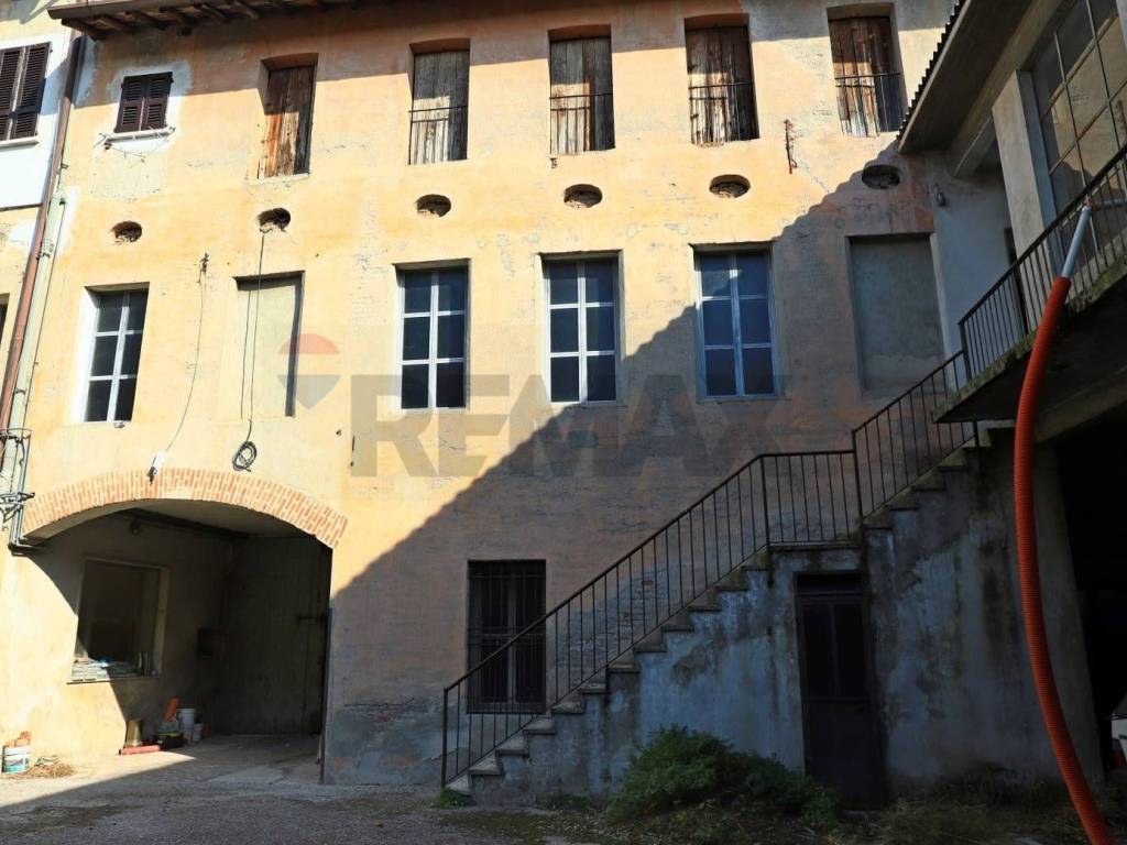 intera palazzina in vendita a Bagnolo Mella