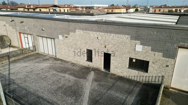 locale di sgombero in vendita a Bagnolo Mella