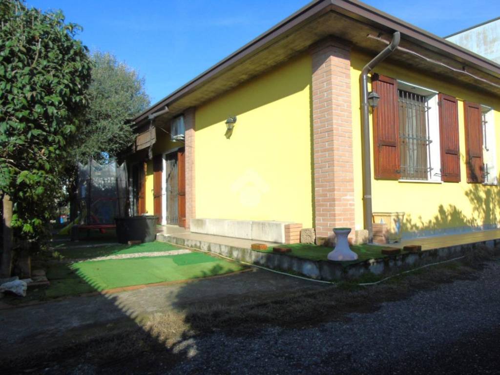 locale commerciale in vendita a Bagnolo Mella