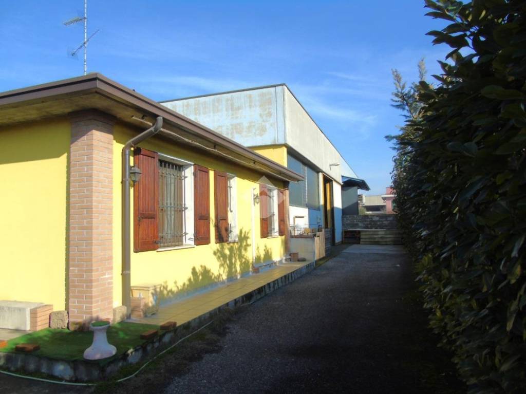 casa indipendente in vendita a Bagnolo Mella