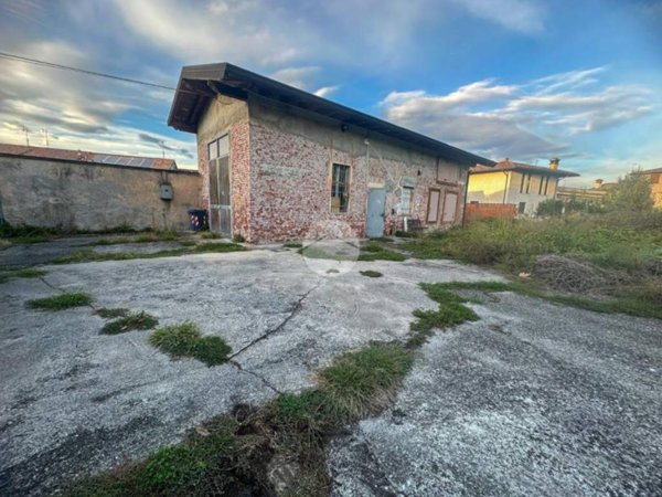 locale commerciale in vendita a Bagnolo Mella
