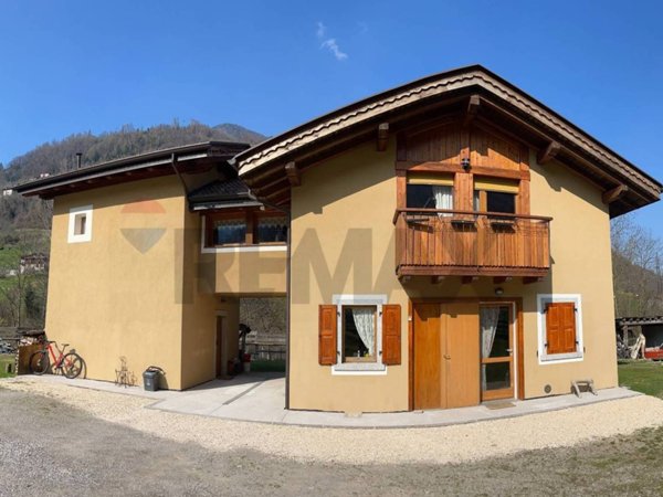 casa indipendente in vendita a Bagolino