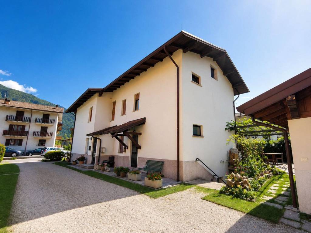 casa indipendente in vendita a Bagolino in zona Ponte Caffaro