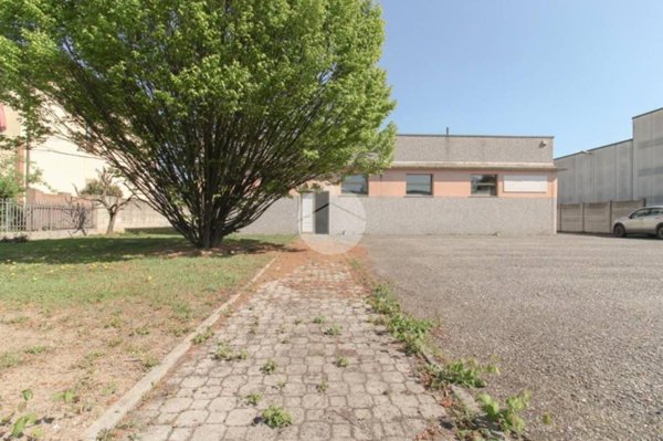 locale commerciale in vendita a Barbariga